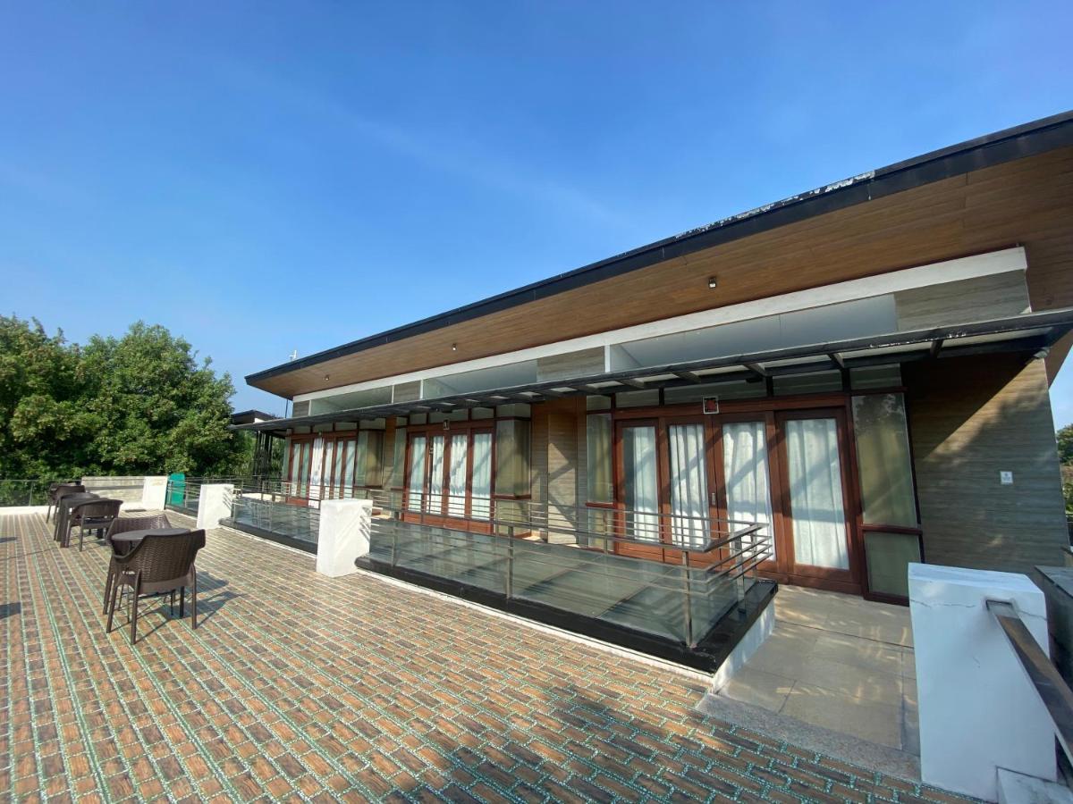 Floating Sanctuary Resort Powered By Cocotel Bulacan 외부 사진